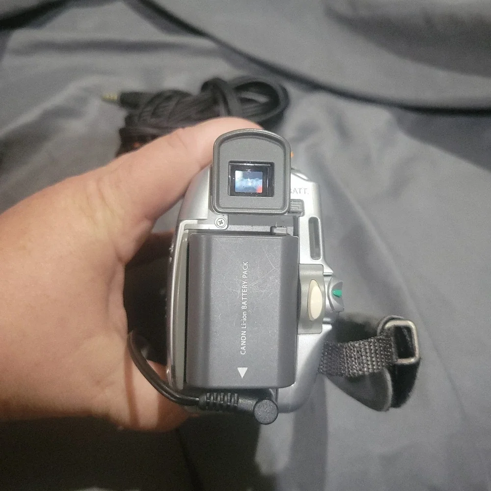 Canon ZR100 Mini DV Camcorder Recorder Tested Works!!! Tripod Case Charger